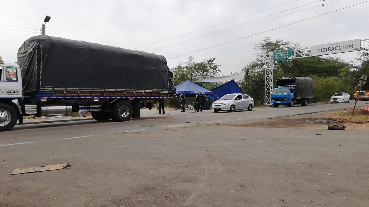 Policía Nacional levantó el bloqueo en la vía Distracción – San Juan del Cesar