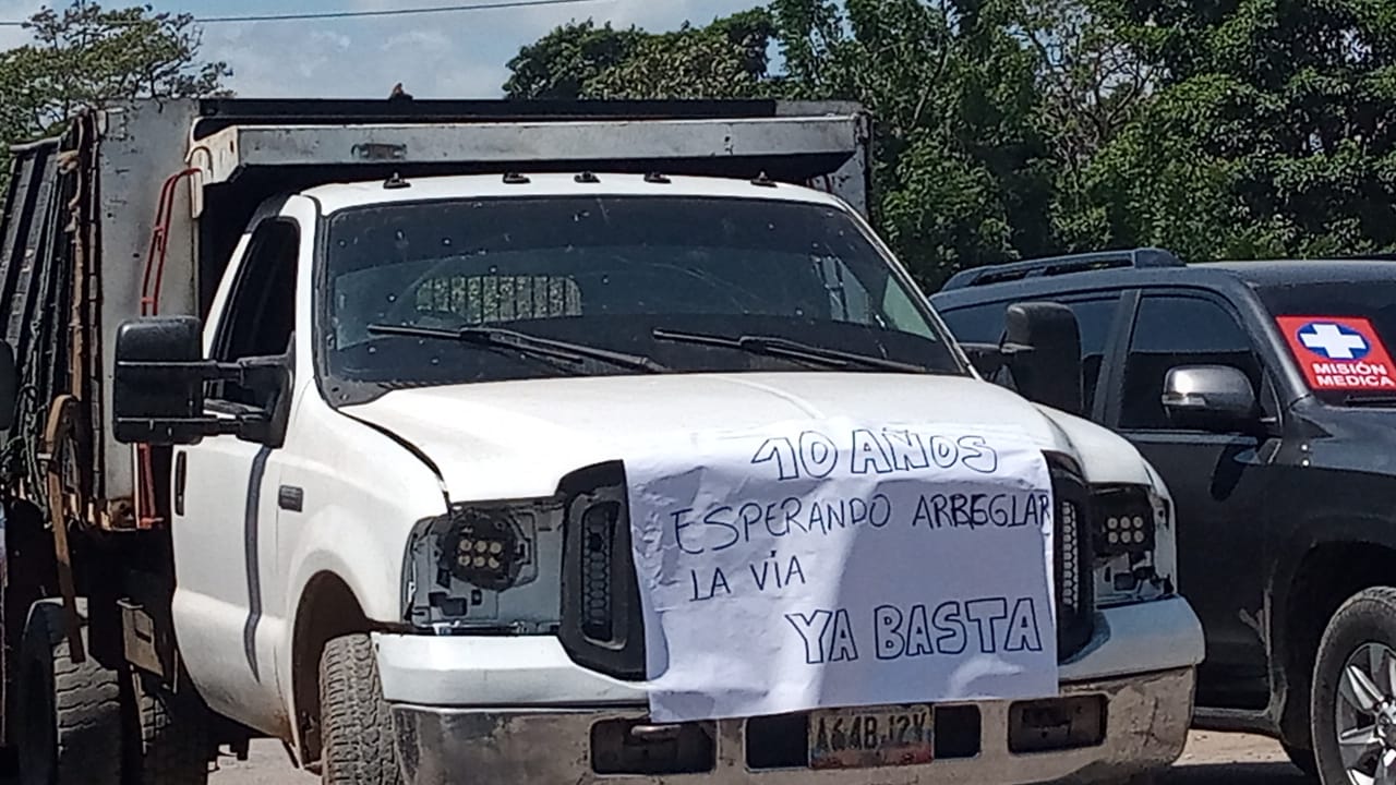 Paro de transportistas: otro punto de protesta en la vía La Florida – Cuestecita