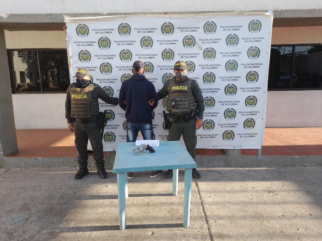 Dos capturados: uno porte ilegal de armas, otro por lesiones personales y una camioneta recuperada