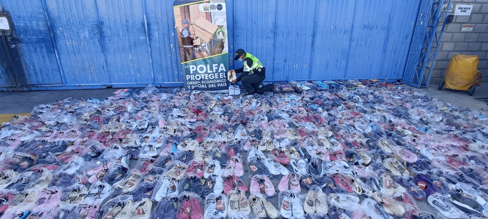 Policía Fiscal y Aduanera incautó mercancía de contrabando de confecciones y calzado por valor de $117.000.000