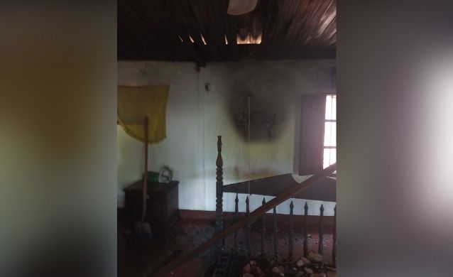 Bomberos atienden conato de incendio en el barrio El Centro, de Urumita