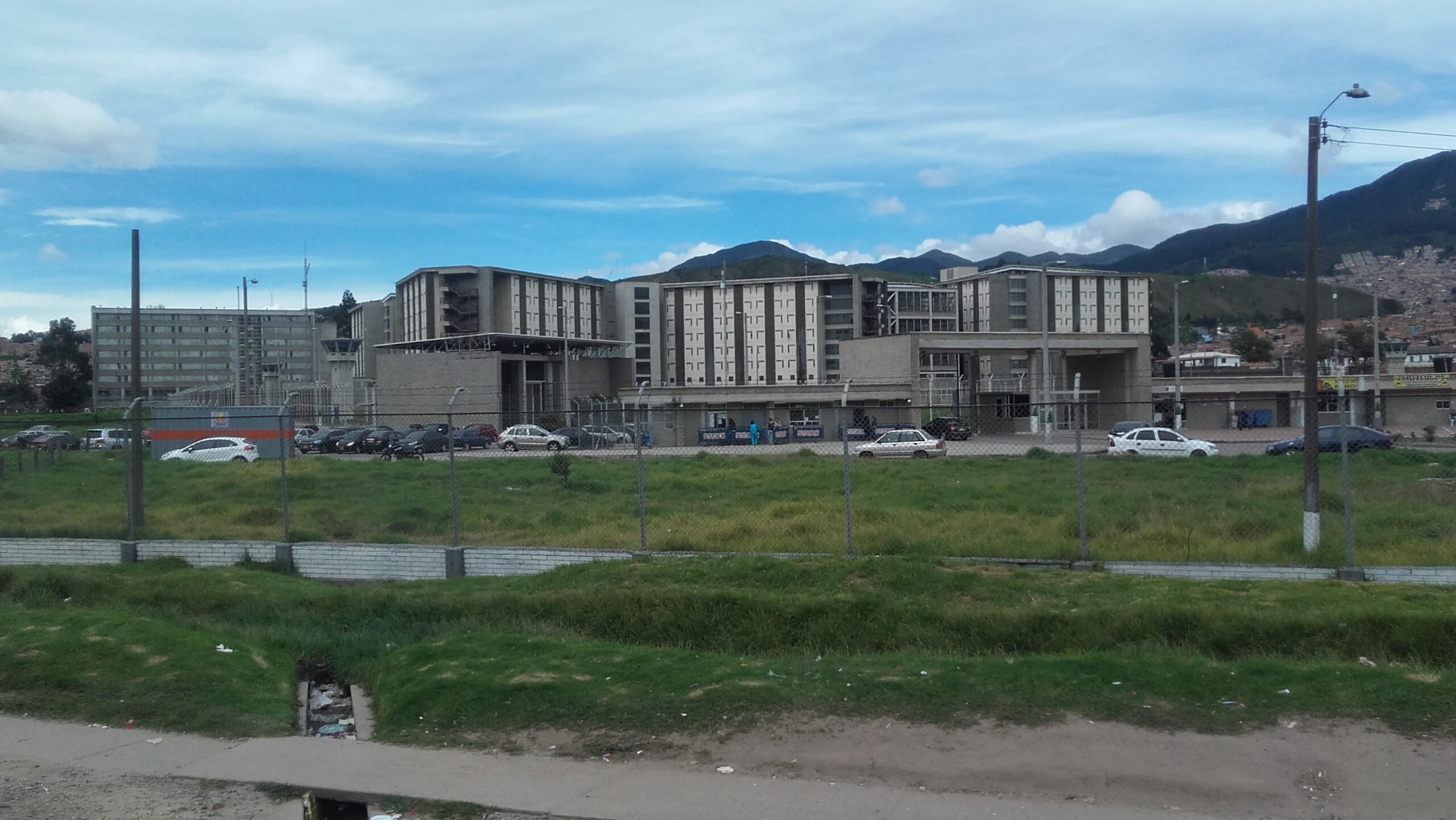 Inspeccionan celdas de reclusos que se reunieron con hermano de Petro en La Picota