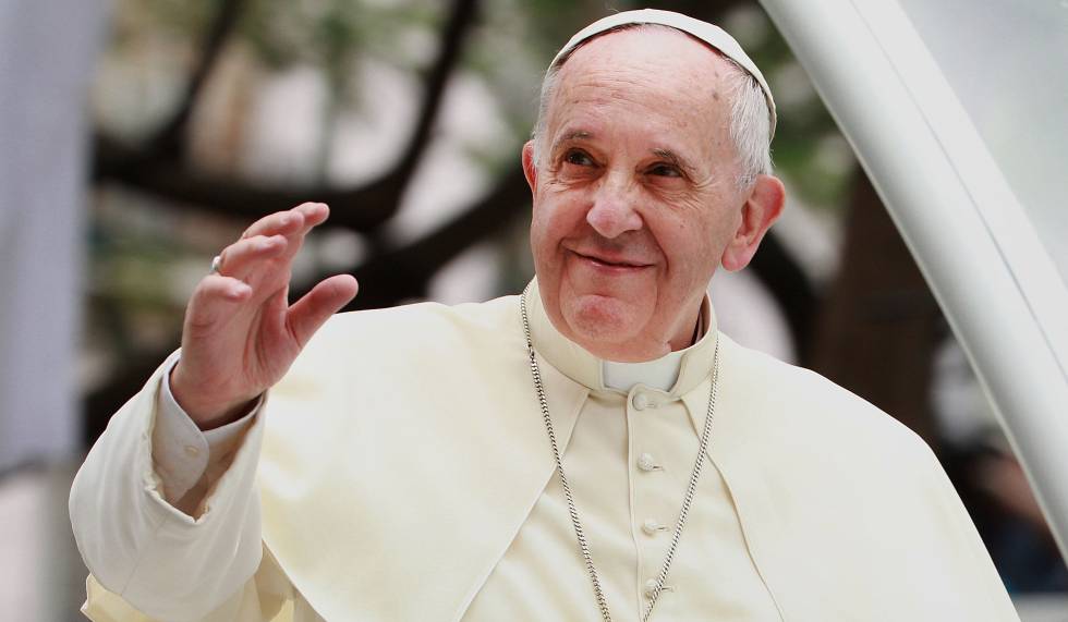 El Papa Francisco no pudo oficiar la Vigilia Pascual por un dolor en su rodilla derecha
