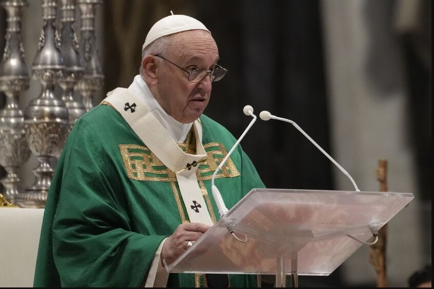 El Papa asegura que la iglesia no rechaza los homosexuales, personas de la iglesia, sí