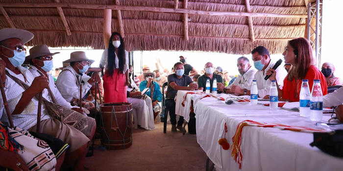 Ministerio de Transporte se compromete con comunidades wayuú para mejorar movilidad en zonas rurales de La Guajira