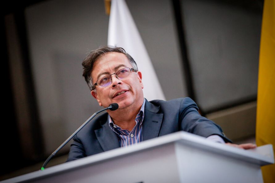 Diálogos con el ELN y suspender el ‘fracking’ objetivos para los primeros 100 días del nuevo gobierno