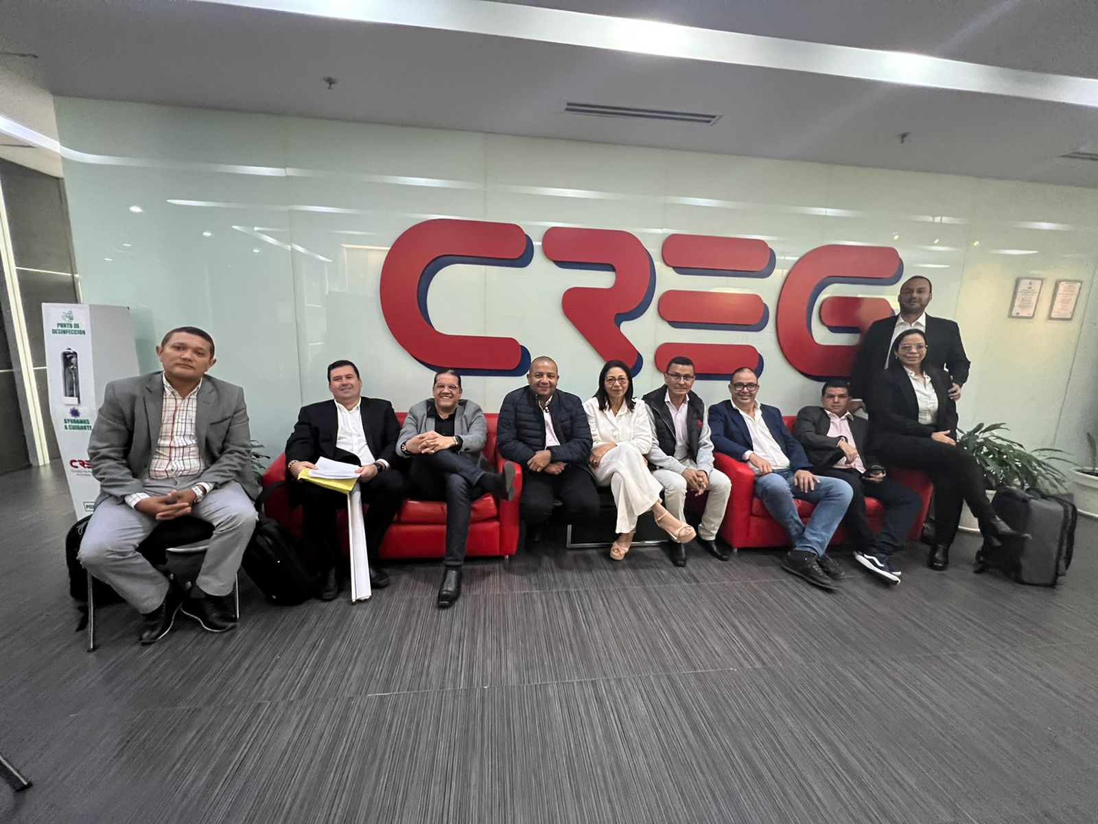 Alcaldes del Atlántico se tomaron la Creg en Bogotá para protestar por las altas tarifas de energía