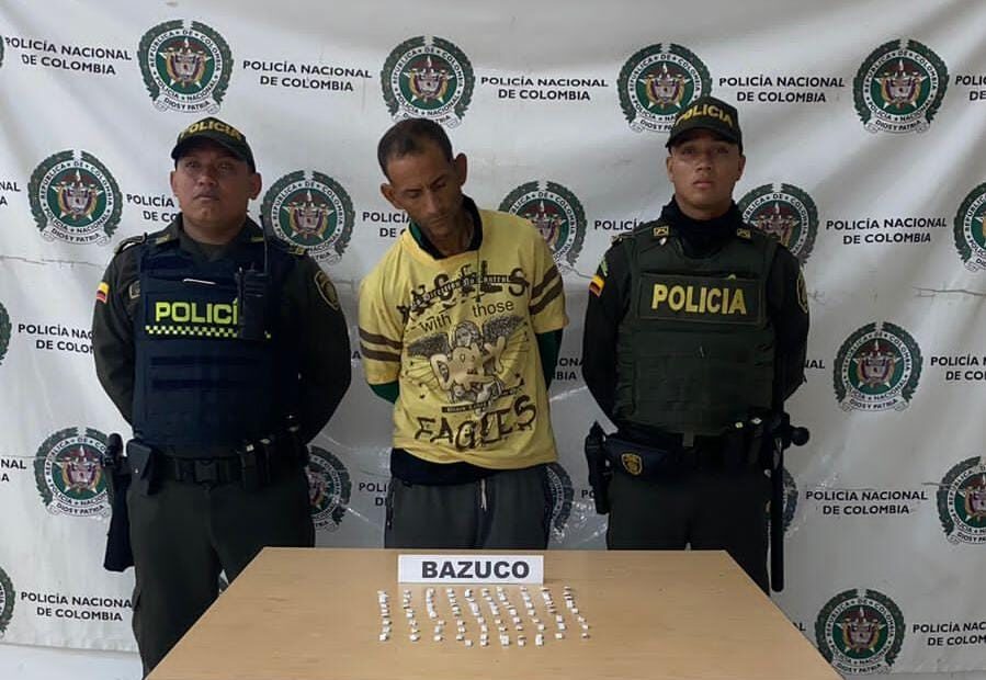Con 95 papeletas de bazuco en pleno mercado viejo de Riohacha cayó alias ‘Toño’