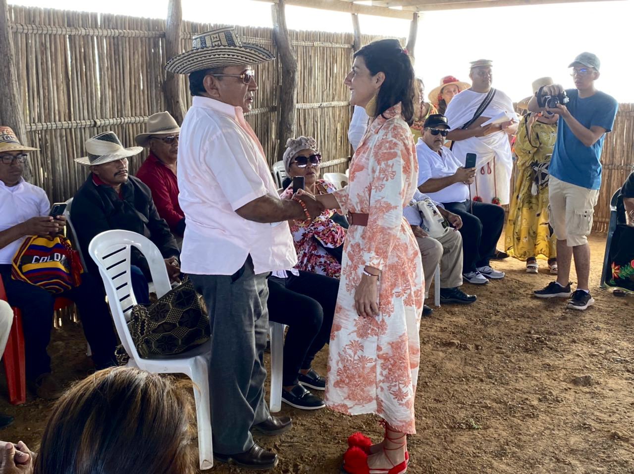 MinMinas celebró desde la Alta Guajira que el Cabo de la Vela ya cuenta con el servicio de energía 24/7