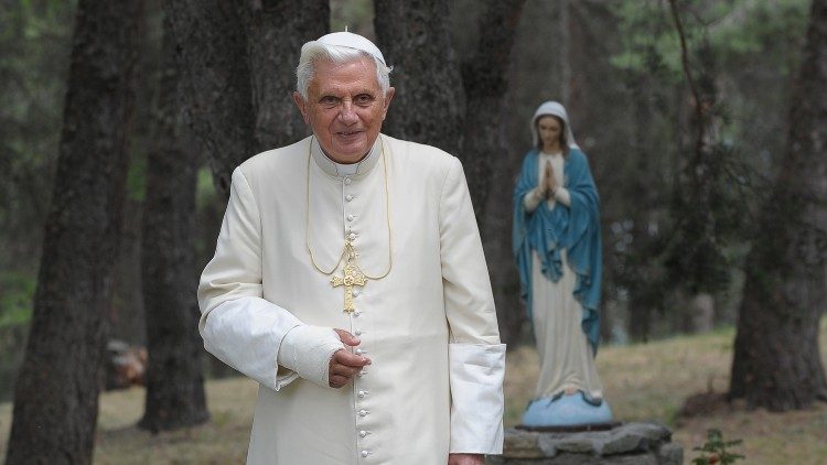El papa emérito Benedicto XVI está grave, pero estable: Francisco renueva su pedido de oración