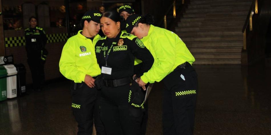 Capturan a patrullera de la Policía que habría desviado y hurtado cerca de $300 millones de la institución