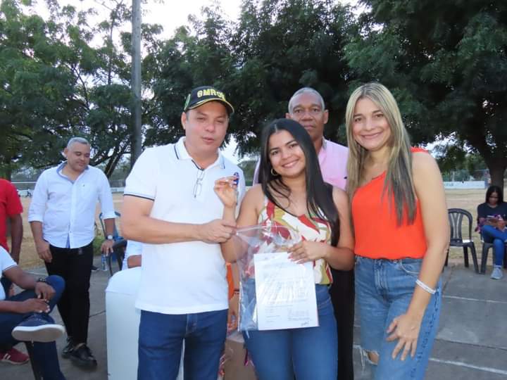 Alcalde de Fonseca entregó las primeras 41 viviendas gratuitas en el corregimiento de Conejo