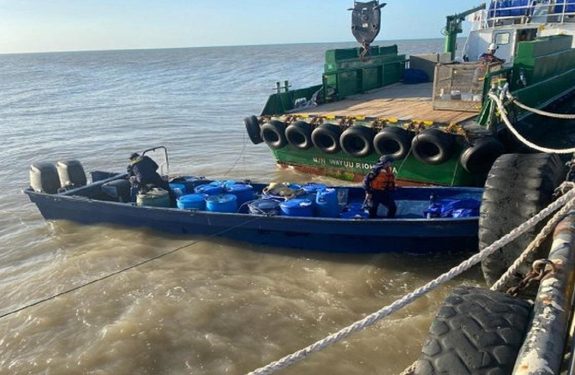Armada incauta 600 galones de combustible de contrabando en Puerto Bolívar, Alta Guajira