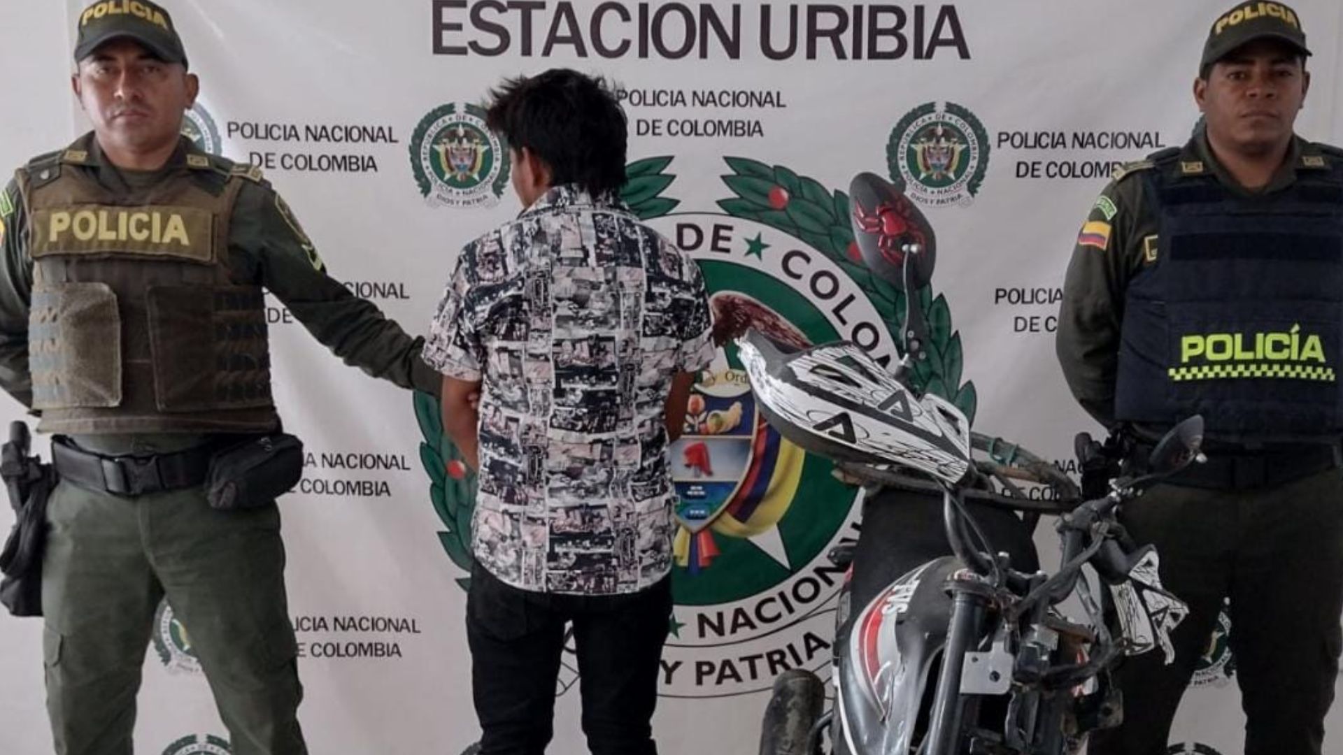Cuando conducía una motocicleta hurtada capturan a un hombre en Uribia