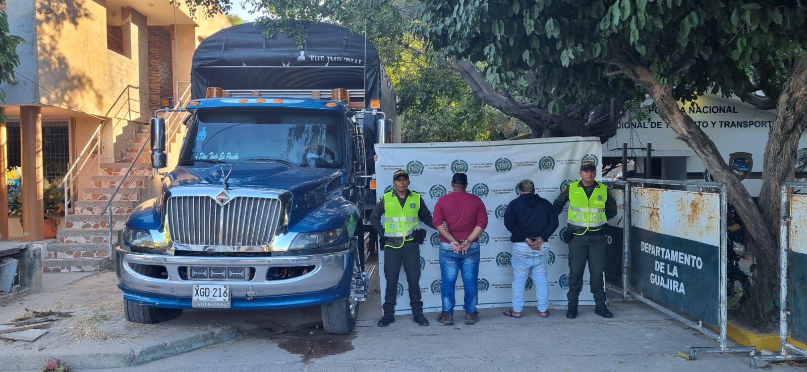Capturan en Fonseca a sujetos que habían robado un camión