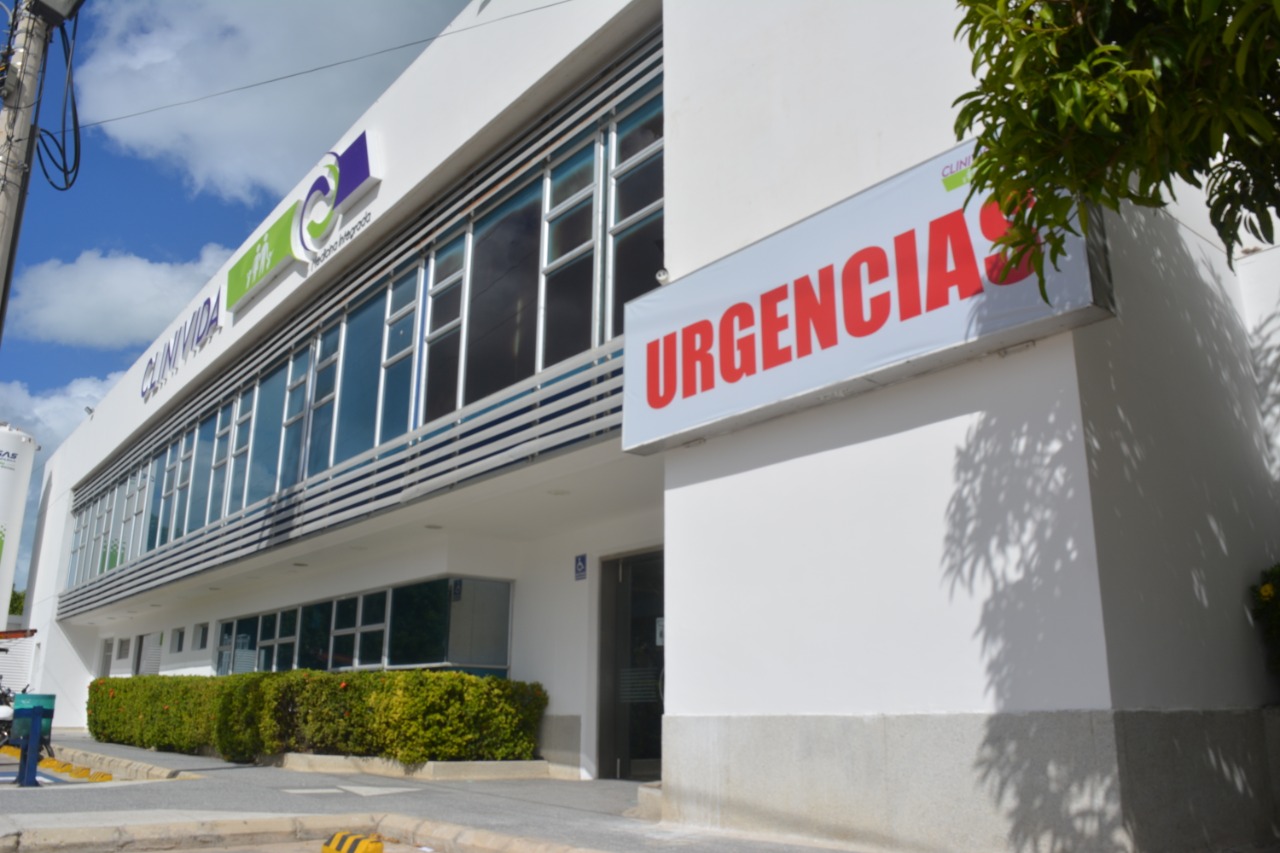 Un muerto y dos heridos deja choque entre moto y automóvil en la vía Riohacha-Maicao