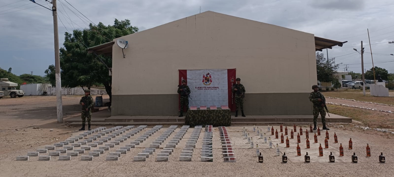 41 botellas de licor y 1.710 cajetillas de cigarrillos incautan en trochas de Maicao