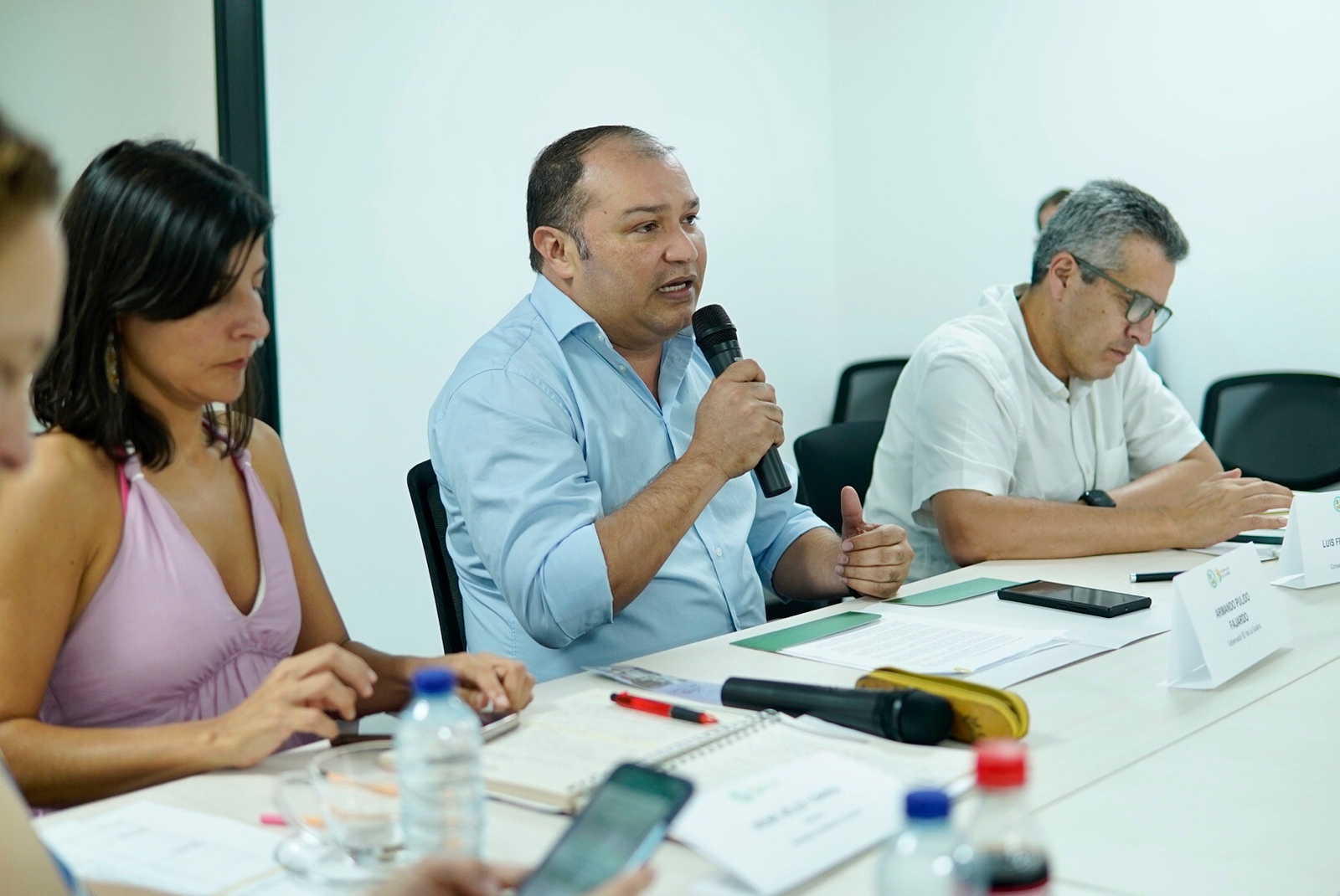 MinMinas, Consejero para las Regiones y gobernador (e) avanzaron hoja de ruta para transición energética