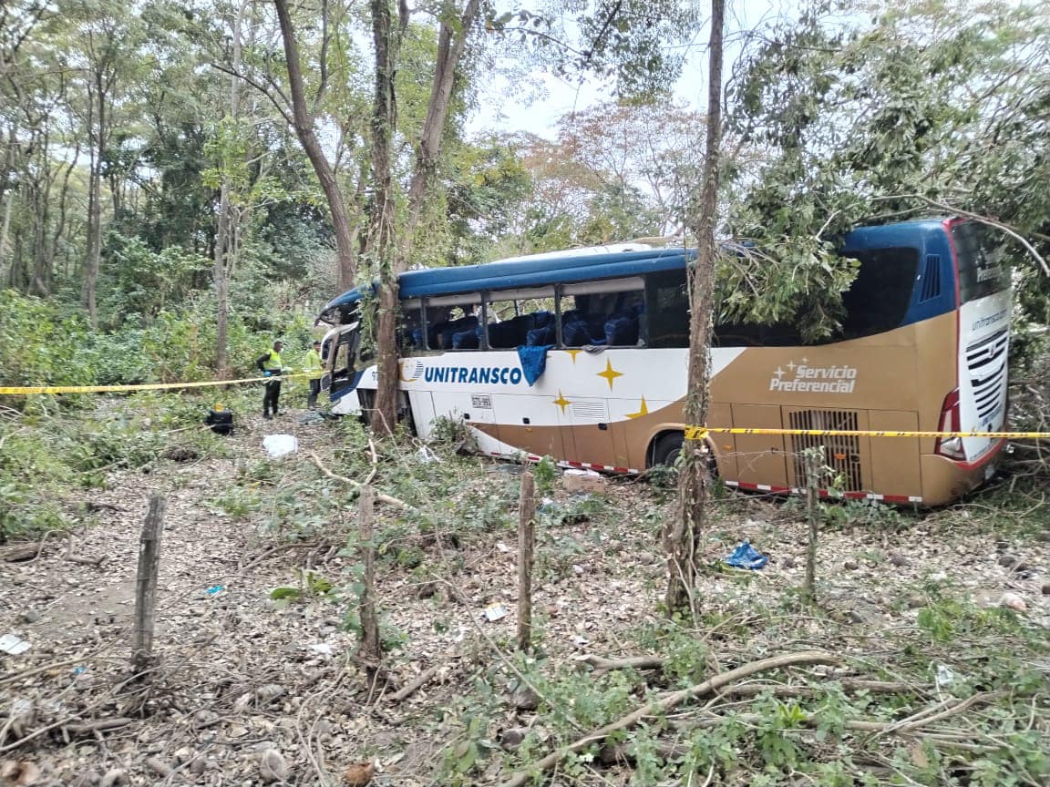 Dos muertos y 15 heridos deja accidente de bus de Unitransco que cubría la ruta Riohacha – Barranquilla