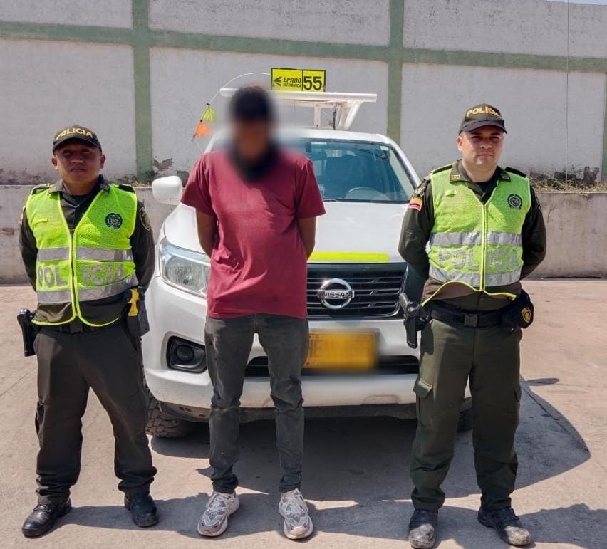 En la entrada  a Fonseca capturan a   joven que a mano armada había robado una camioneta en Cuestecita