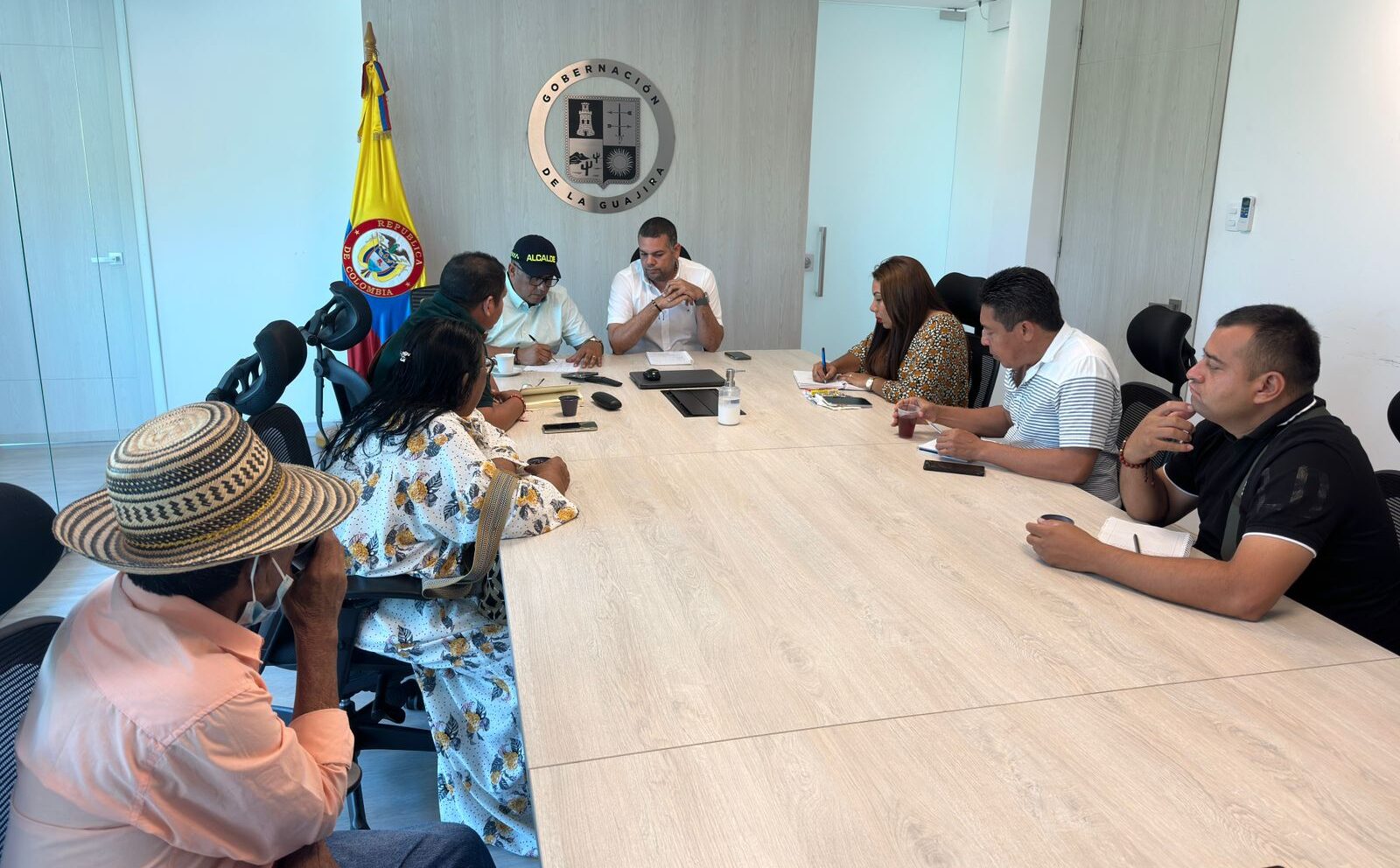 Gobernador encargado y autoridades tradicionales de Manaure inician mesas de trabajo