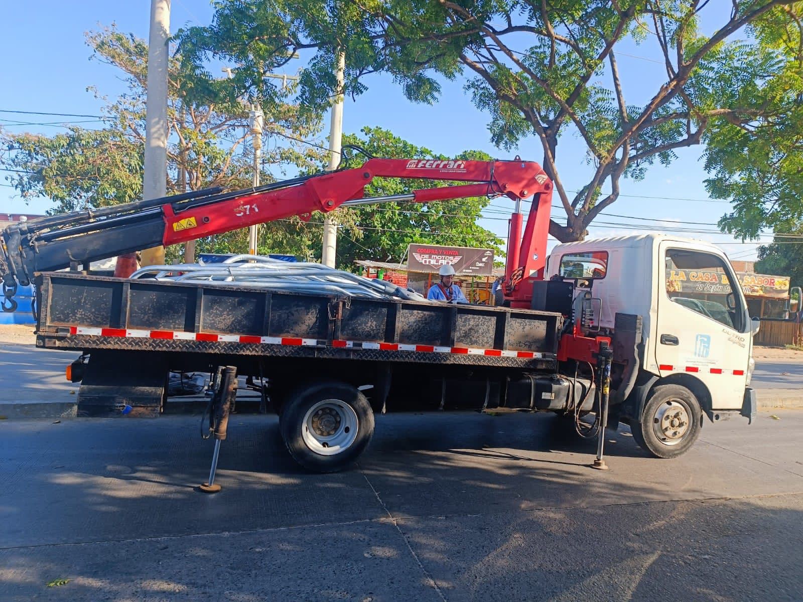 Con la instalación de más de 13 mil metros lineales de cable, avanza la expansión general de alumbrado público en Riohacha