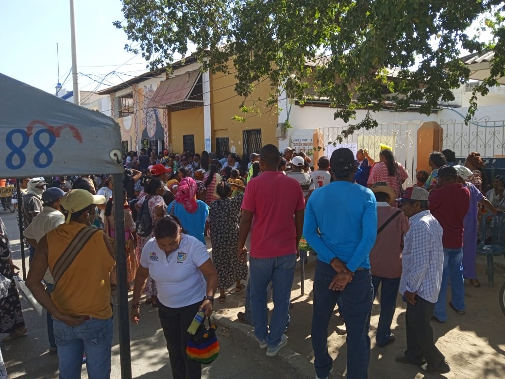 Autoridades tradicionales de cinco comunidades wayuú de la Media y Alta Guajira se toman la Secretaría de Asuntos Indígena de Uribia