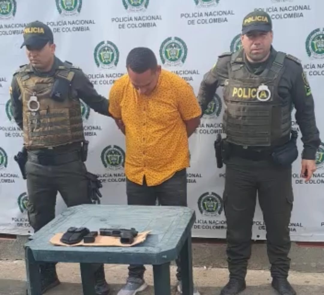 Lo capturan con una pistola en Maicao: Habría hecho disparos al aire e intentó arrollar una moto de la Policía