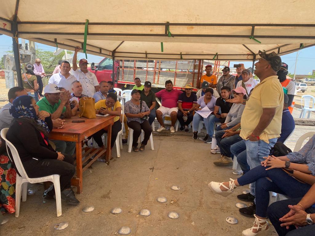 Habitantes y comerciantes de Uribia y Manaure cumplen 72 horas en paro indefinido
