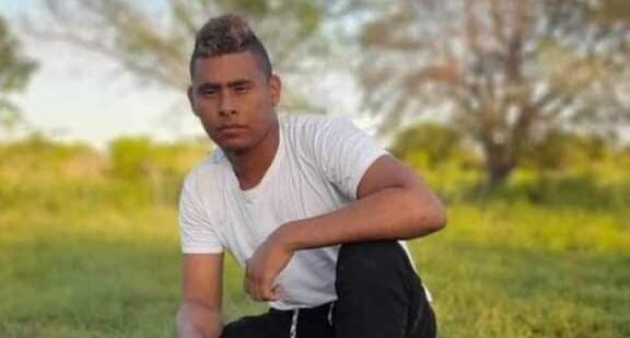 Joven murió al estrellarse con un árbol atravesado en la vía &nbsp;que comunica a Noguera con Pondores