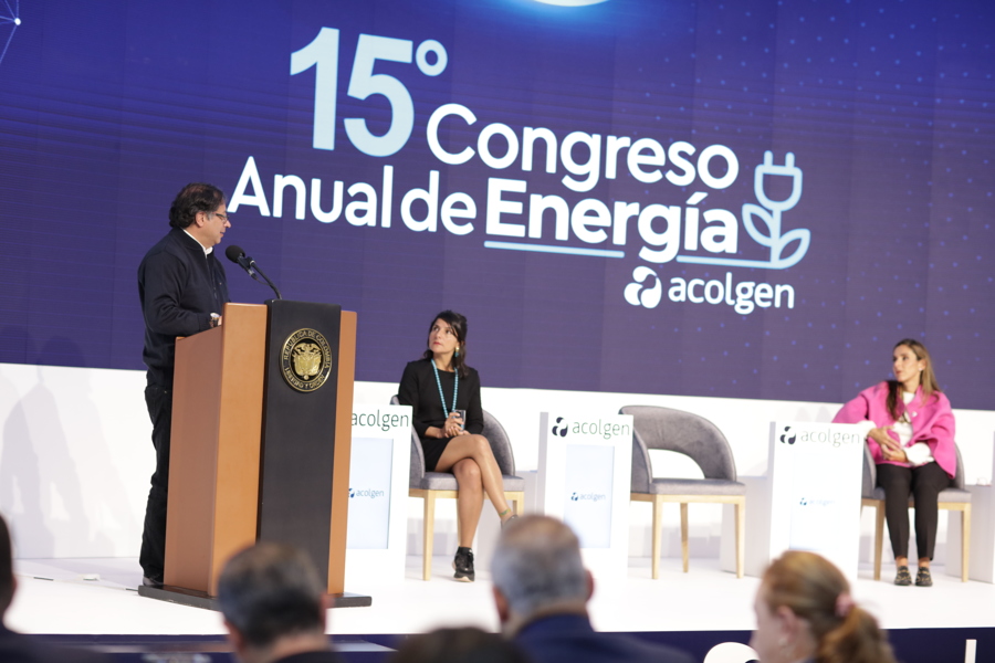 Presidente Petro convoca mesa con sectores público, privado y comunitario para acelerar transición energética