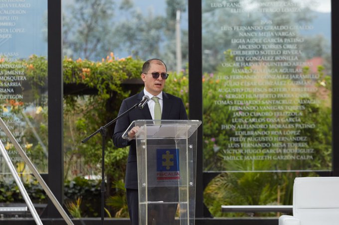 Rifirrafe entre el presidente Petro y el fiscal General de la Nación: Francisco Barbosa sacará del país a su familia por falta de garantías de seguridad