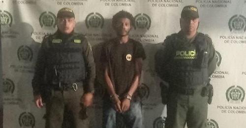 En el barrio El Bosque de Maicao capturan a dos hombres por daño en bien ajeno y tráfico de estupefacientes