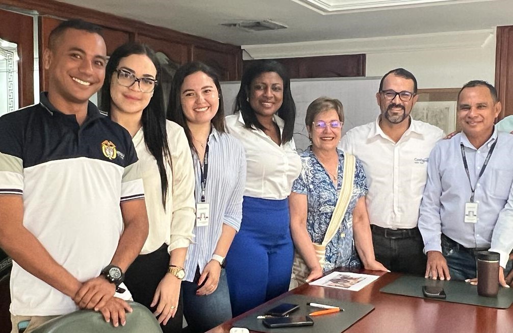 Comfaguajira logra firma de acuerdo con sindicato en presencia de la ministra de Trabajo