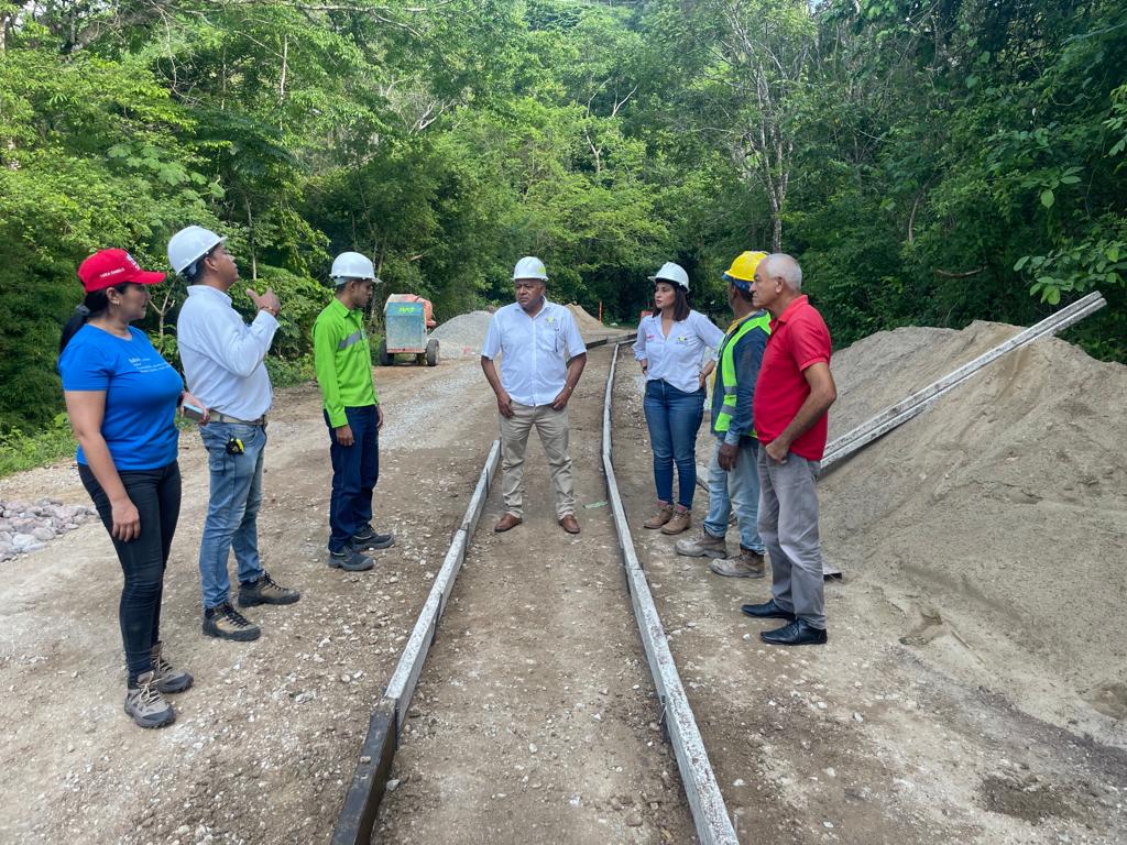 En Urumita comunidades rurales y urbanas recibieron obras de placa huella y saneamiento básico