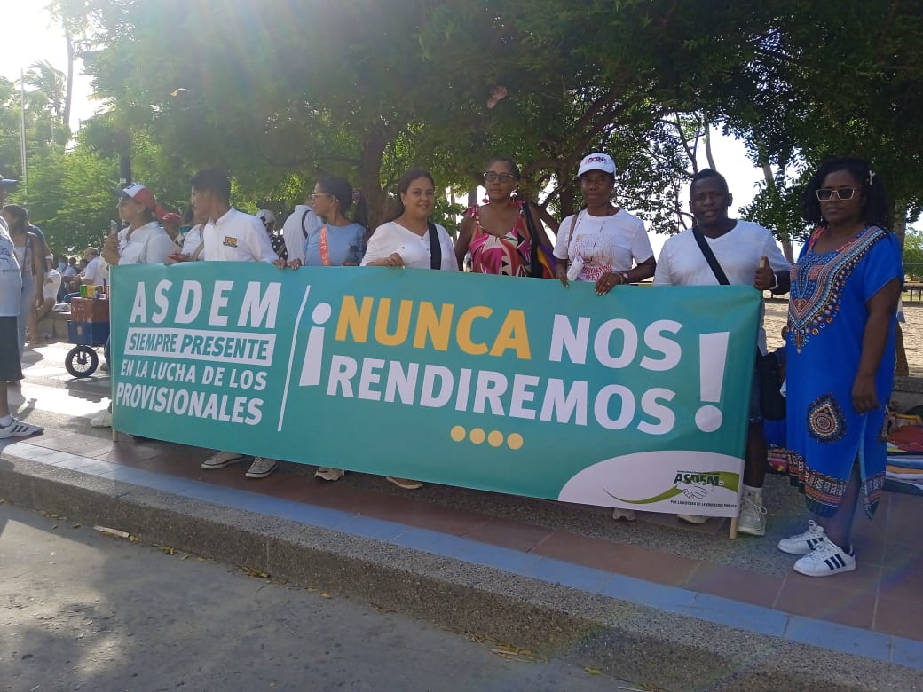 Docentes provisionales y habitantes de Suman wayuú quieren ser escuchados por el presidente Petro