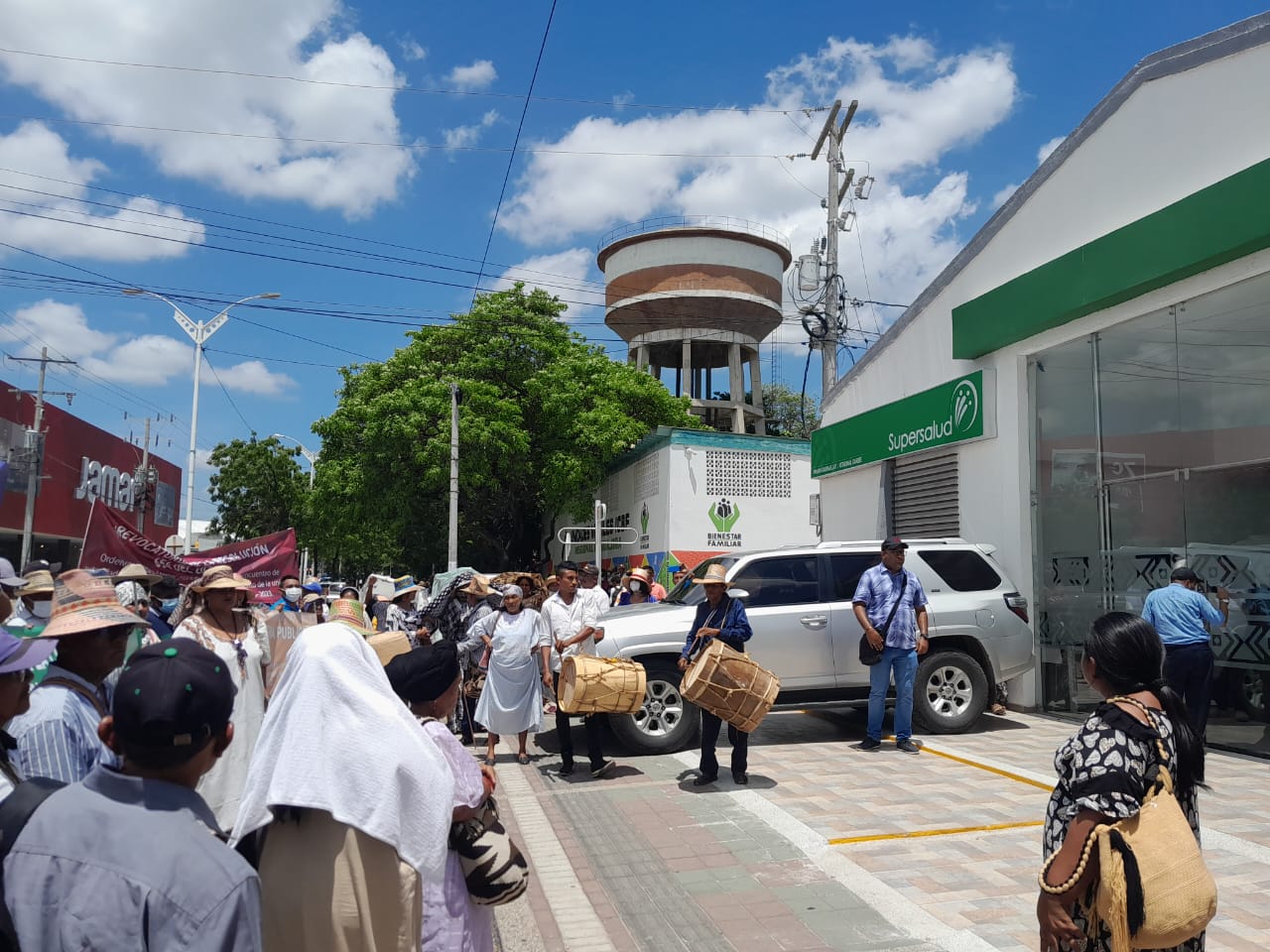 Autoridades tradicionales se toman la Superintendencia de Salud en Riohacha