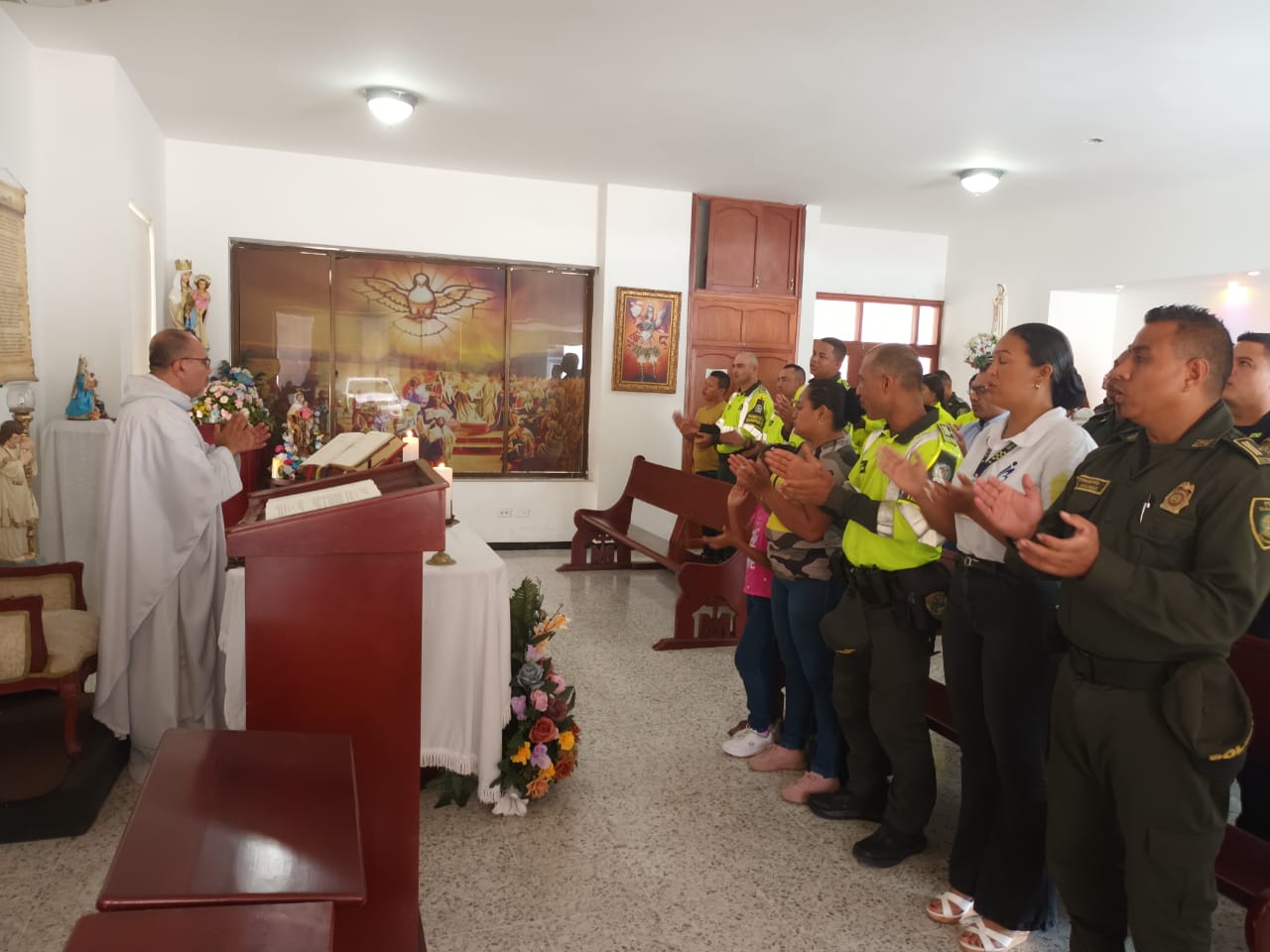 En La Guajira, la Policía se une a la celebración del ‘Día de los Héroes de la Nación y sus Familias’