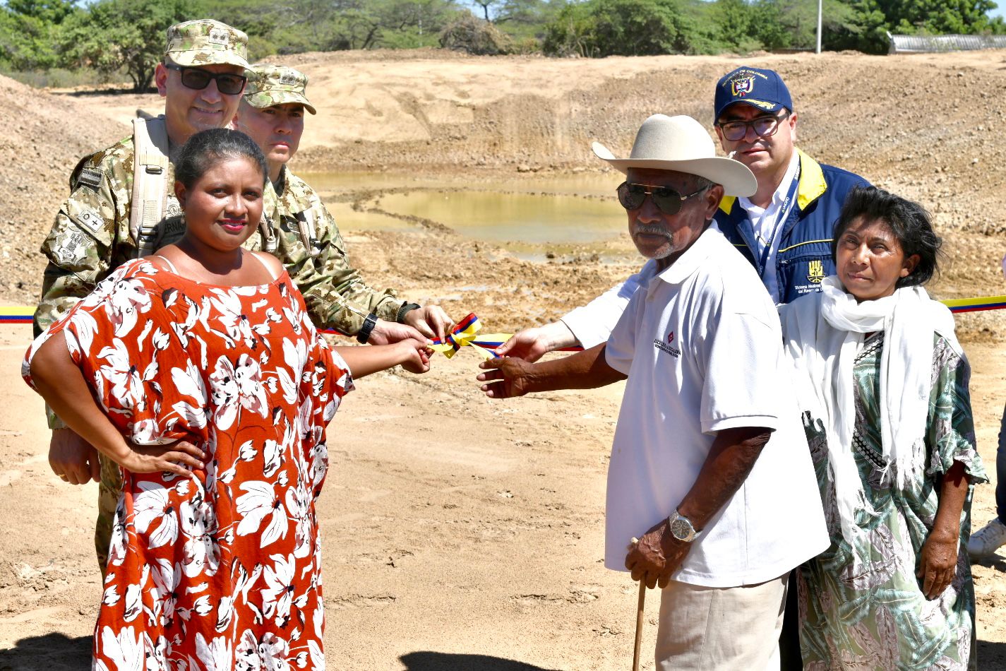 Líderes wayuú destacan labor de los ingenieros militares para trabajar en reservorios de agua en Cachaca 3
