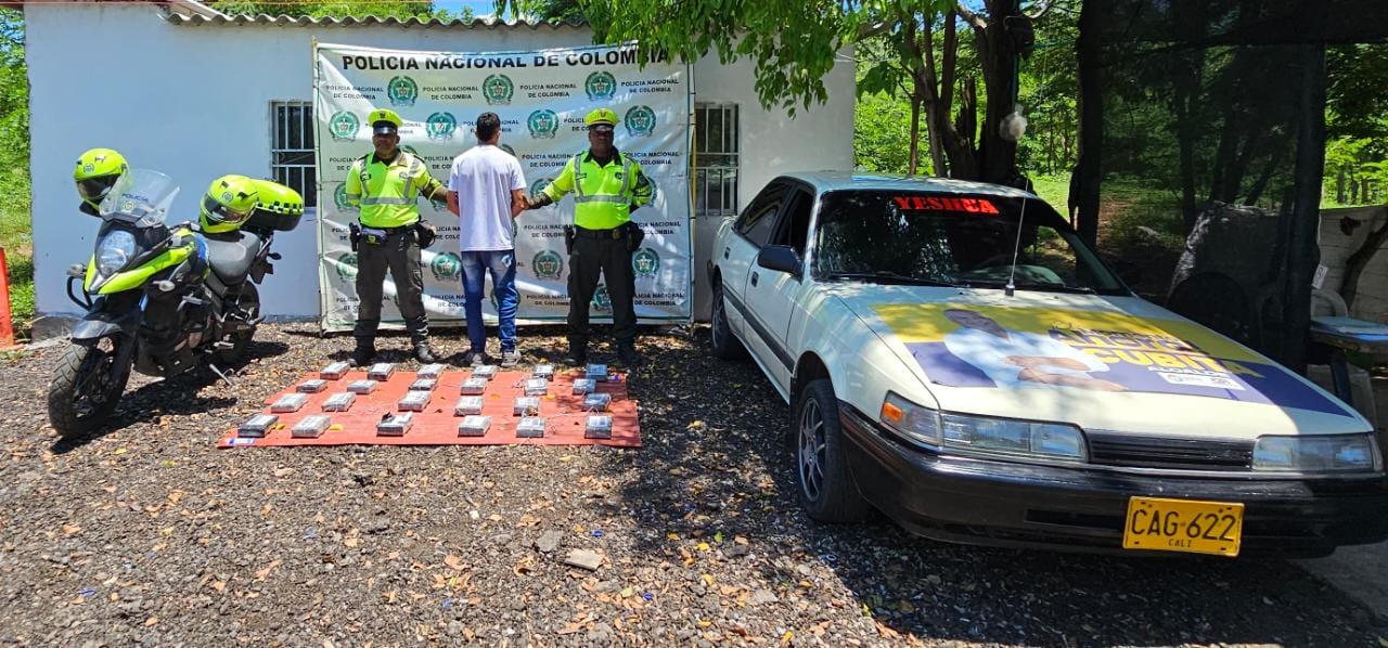 Sorprenden a un hombre transportando 24 kilos de clorhidrato de cocaína en Hatonuevo