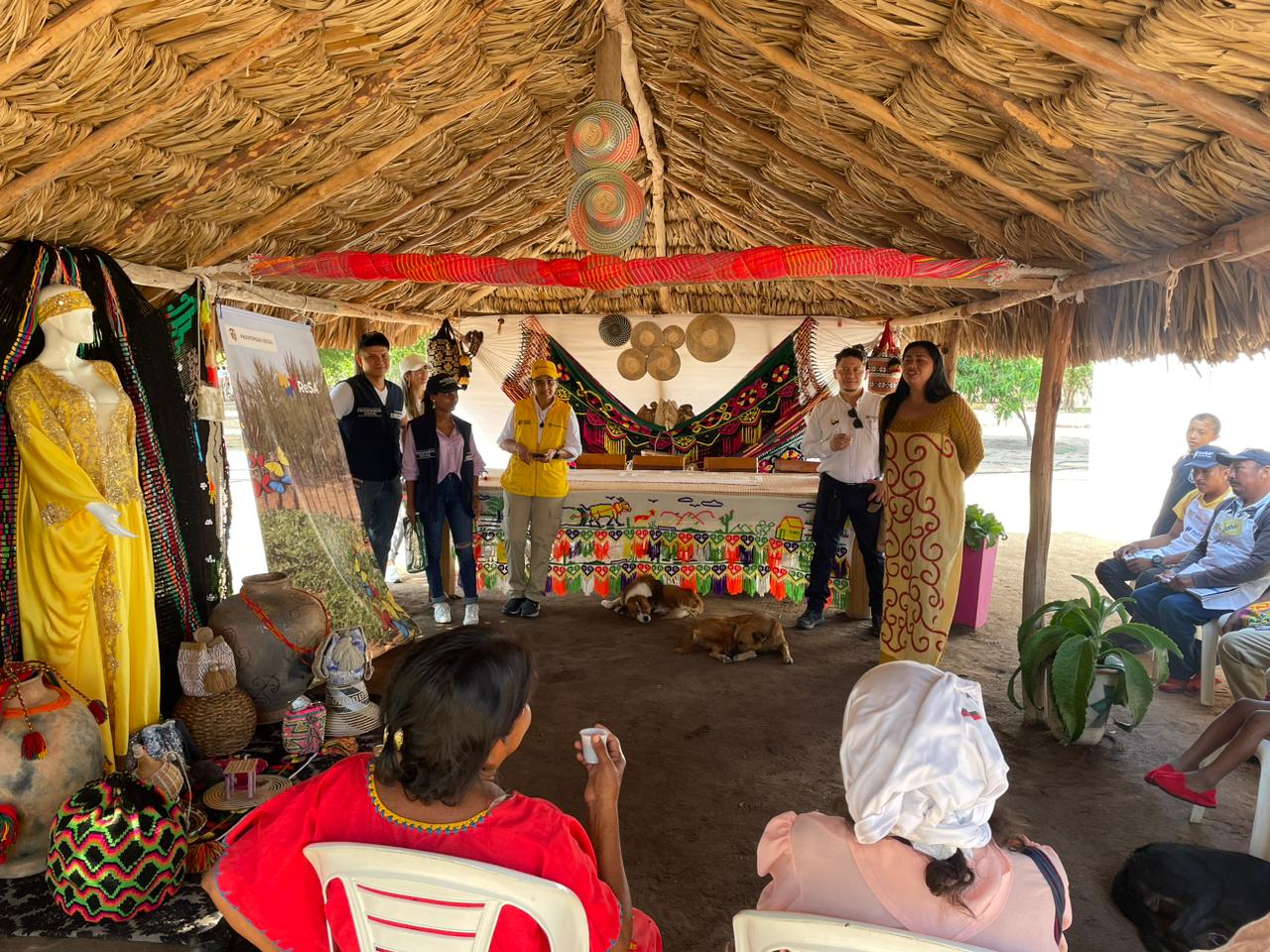 Prosperidad Social hizo visita de seguimiento y entregó insumos a varios hogares indígenas en La Guajira