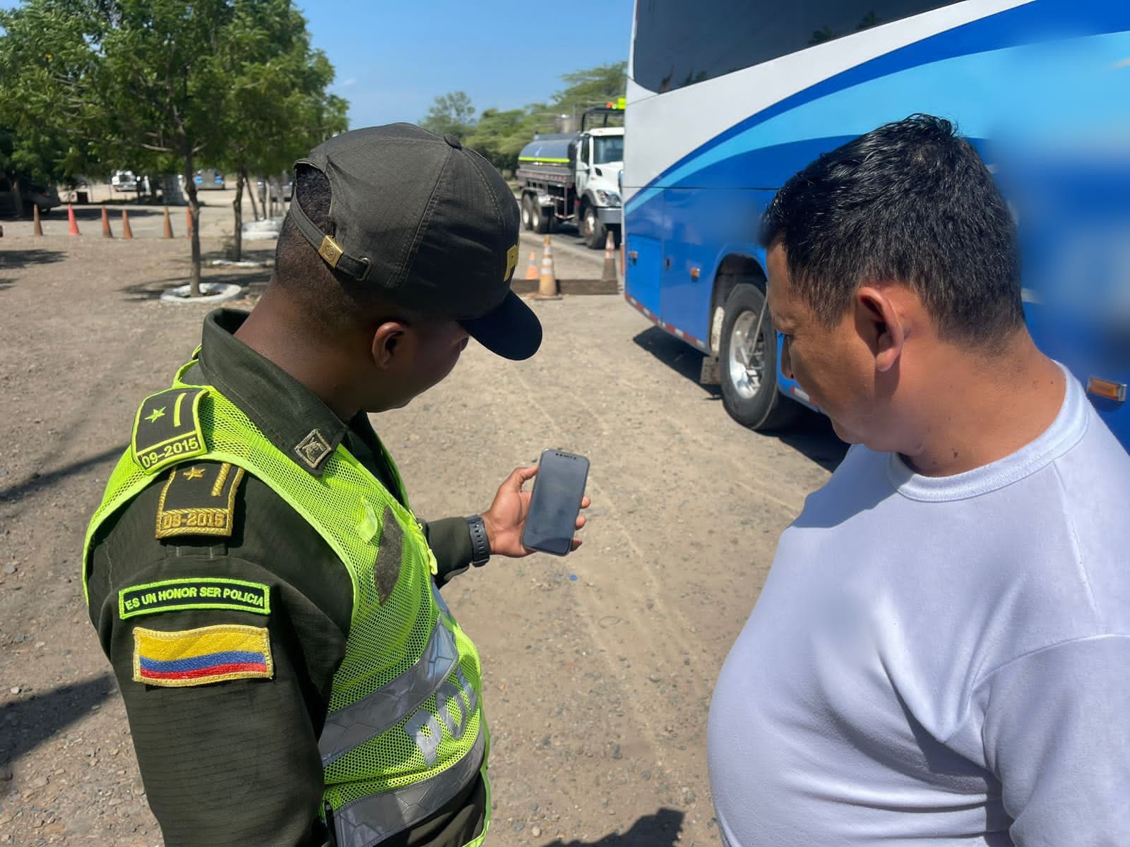 Policía Fiscal y Aduanera en La Guajira brinda recomendaciones sobre divisas