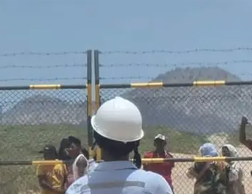 Comunidades indígenas bloquean entradas a Puerto Bolívar e impiden salida de empleados contratistas