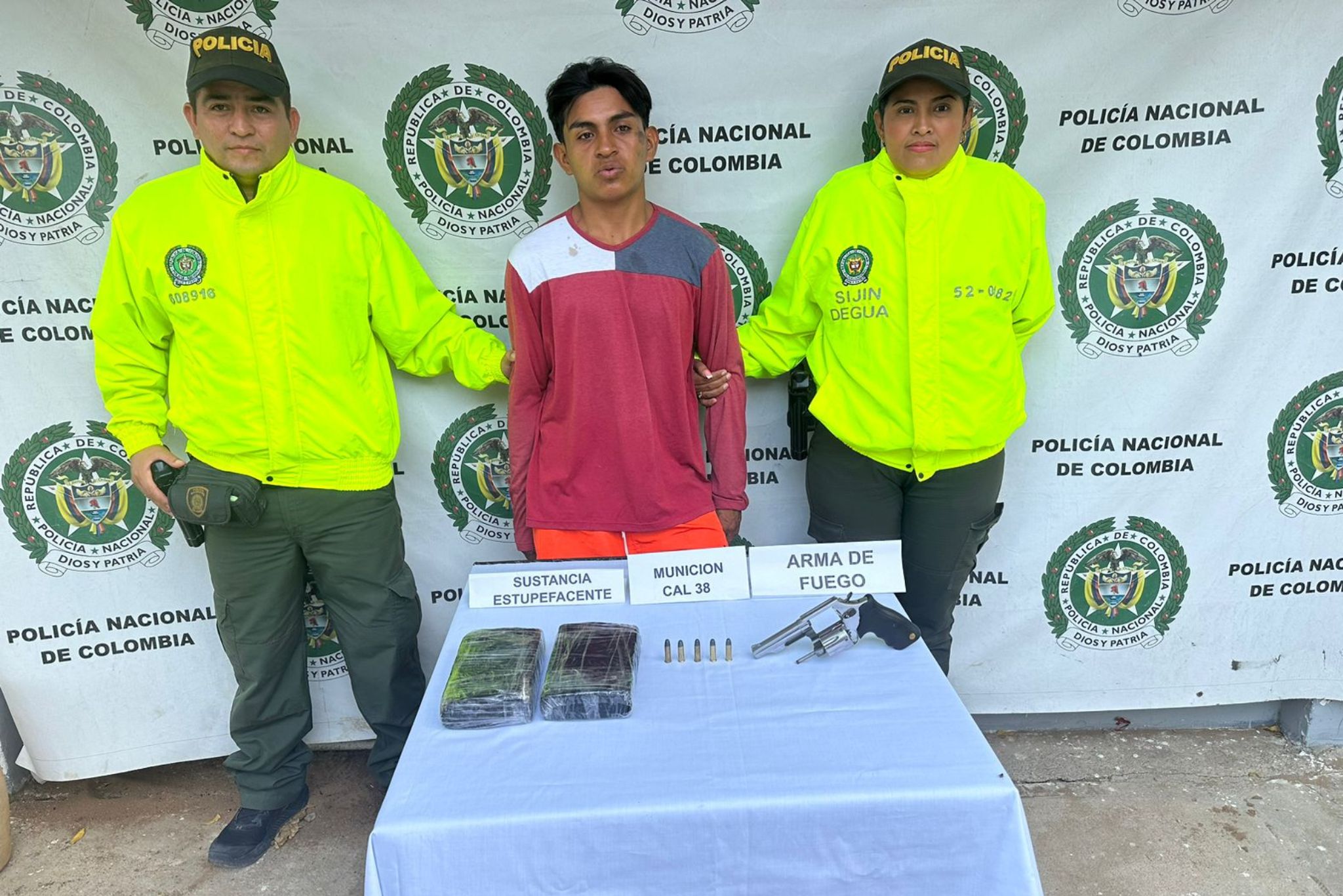 En Manaure lo capturan con 2.000 gramos de clorhidrato de cocaína y un revólver ilegal