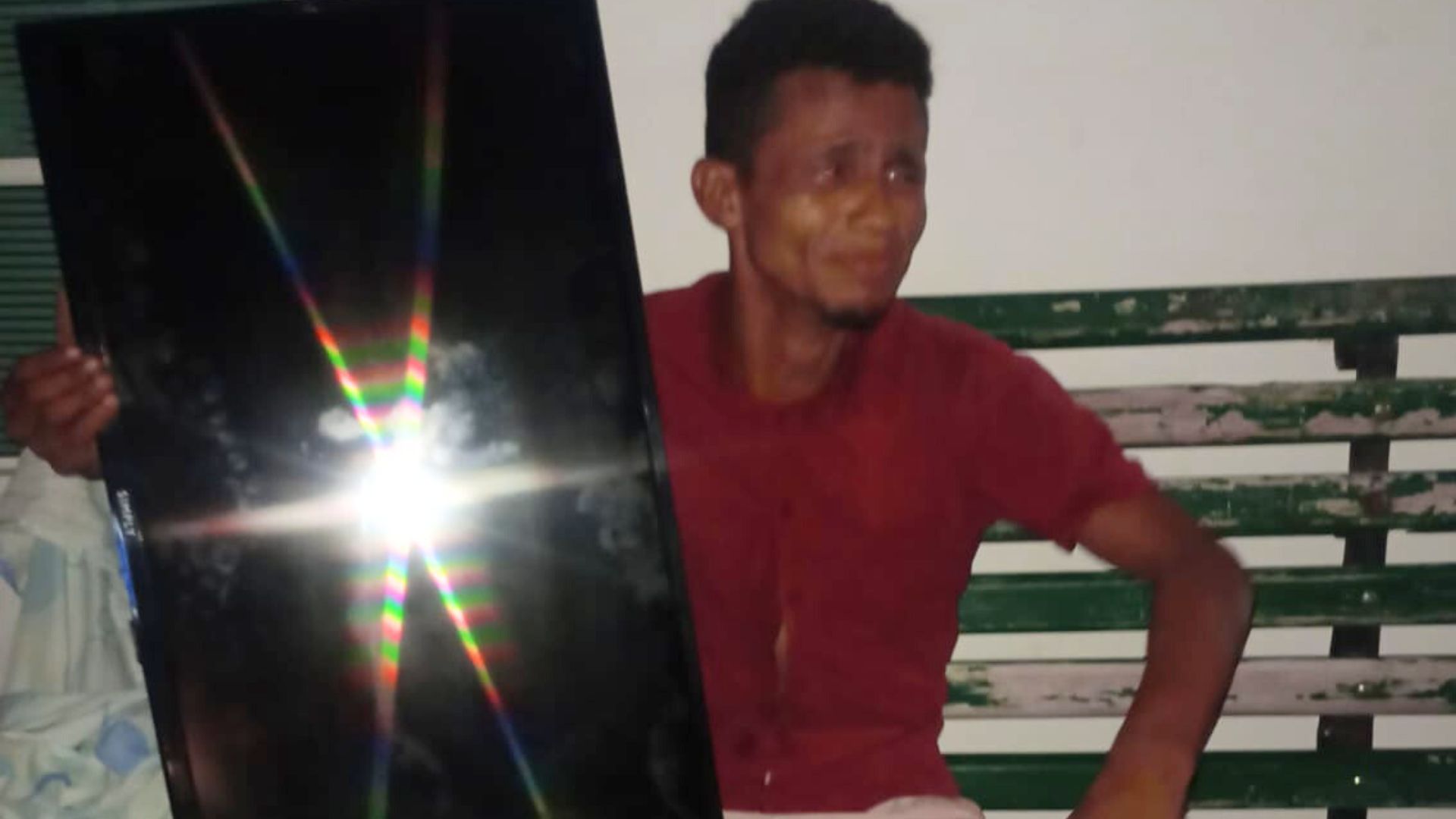 Comunidad de la calle Ancha de Riohacha sorprendió a ladrón que robó televisor de un hotel