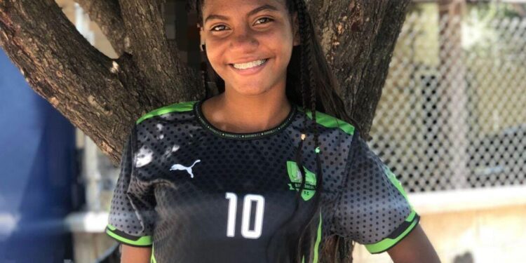 Camila Carrillo Molina, una ‘insresolista’ y futbolista de la selección Guajira