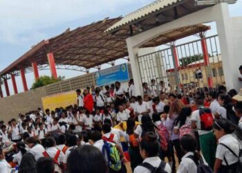 300 estudiantes no recibirían su grado si el Distrito no cumple con aporte a Diócesis