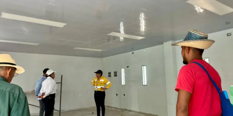 Cerrejón y Campo Alegre están construyendo una sala de informática para la comunidad