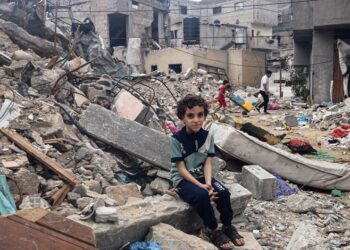 Nuevo ataque a escuela refugio de ONU deja decenas de muertos, entre ellos niños