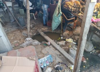 Comerciantes y usuarios del mercado viejo de Riohacha protestan por la insalubridad del sector